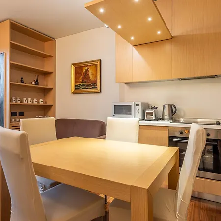 Cozy - Parking - Pool - Sauna - Gym -spa Lägenhet Milano