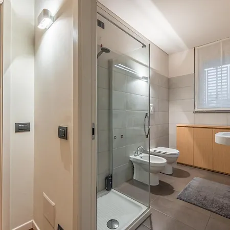 דירה Cozy - Parking - Pool - Sauna - Gym -spa מילאנו